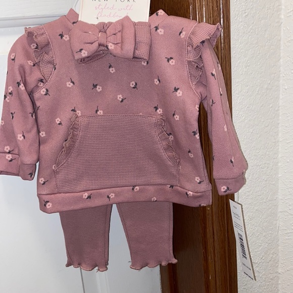 COPY - Nicole miller 0/3 month set - Picture 2 of 3